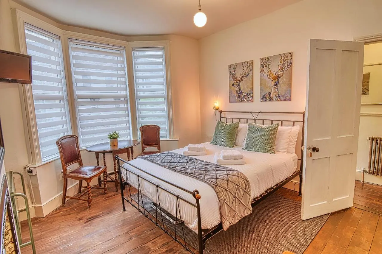 Holiday home 4 Bedroom House In Central Bath With Garden & Free Private Parking