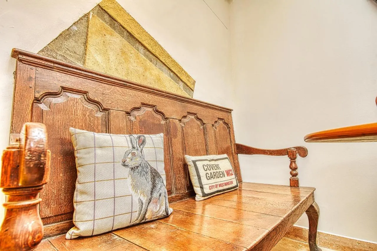 4 Bedroom House In Central Bath With Garden & Free Private Parking