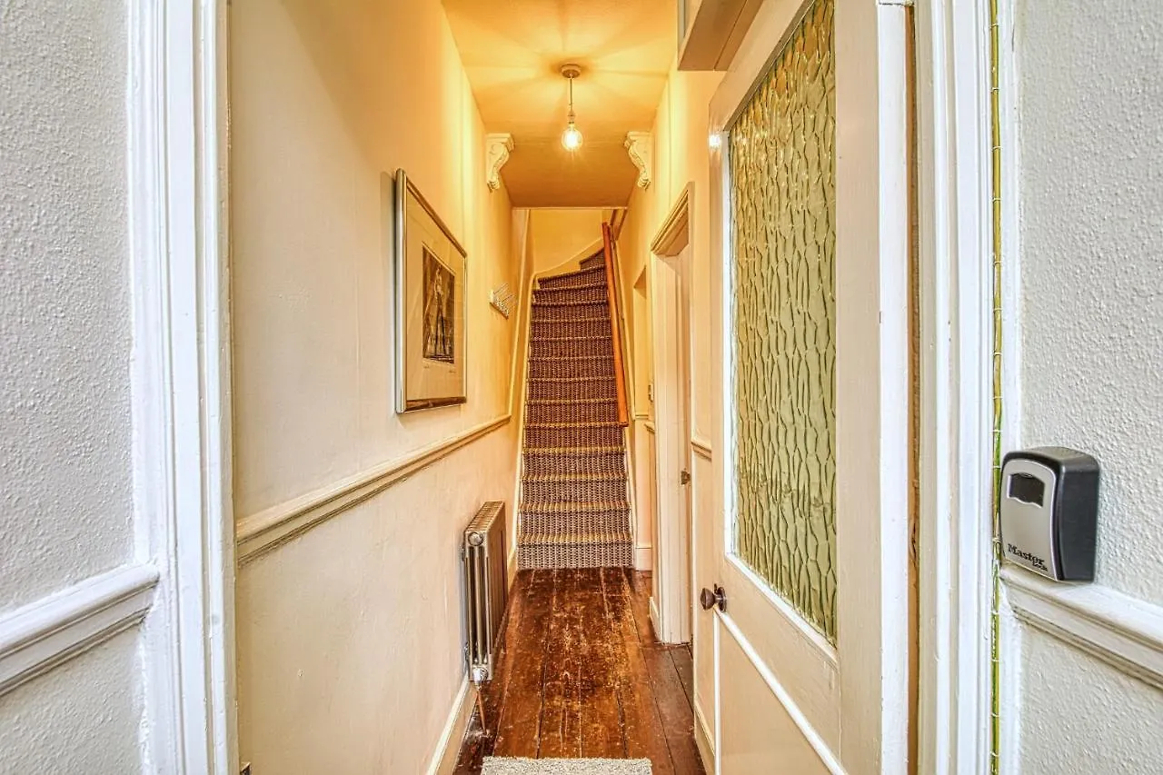 4 Bedroom House In Central Bath With Garden & Free Private Parking Holiday home