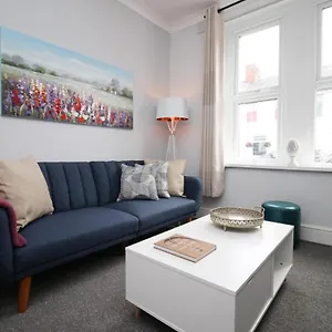 No 25 House By Ssw Close To Sleeps 4 Cardiff