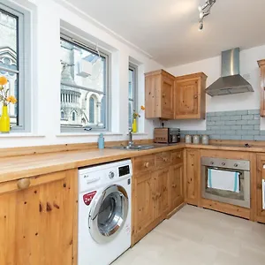Pass The Keys Bright Modern One Bed - Centre Apartment