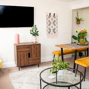 Beautiful Character 3 Bed Centre Holiday home